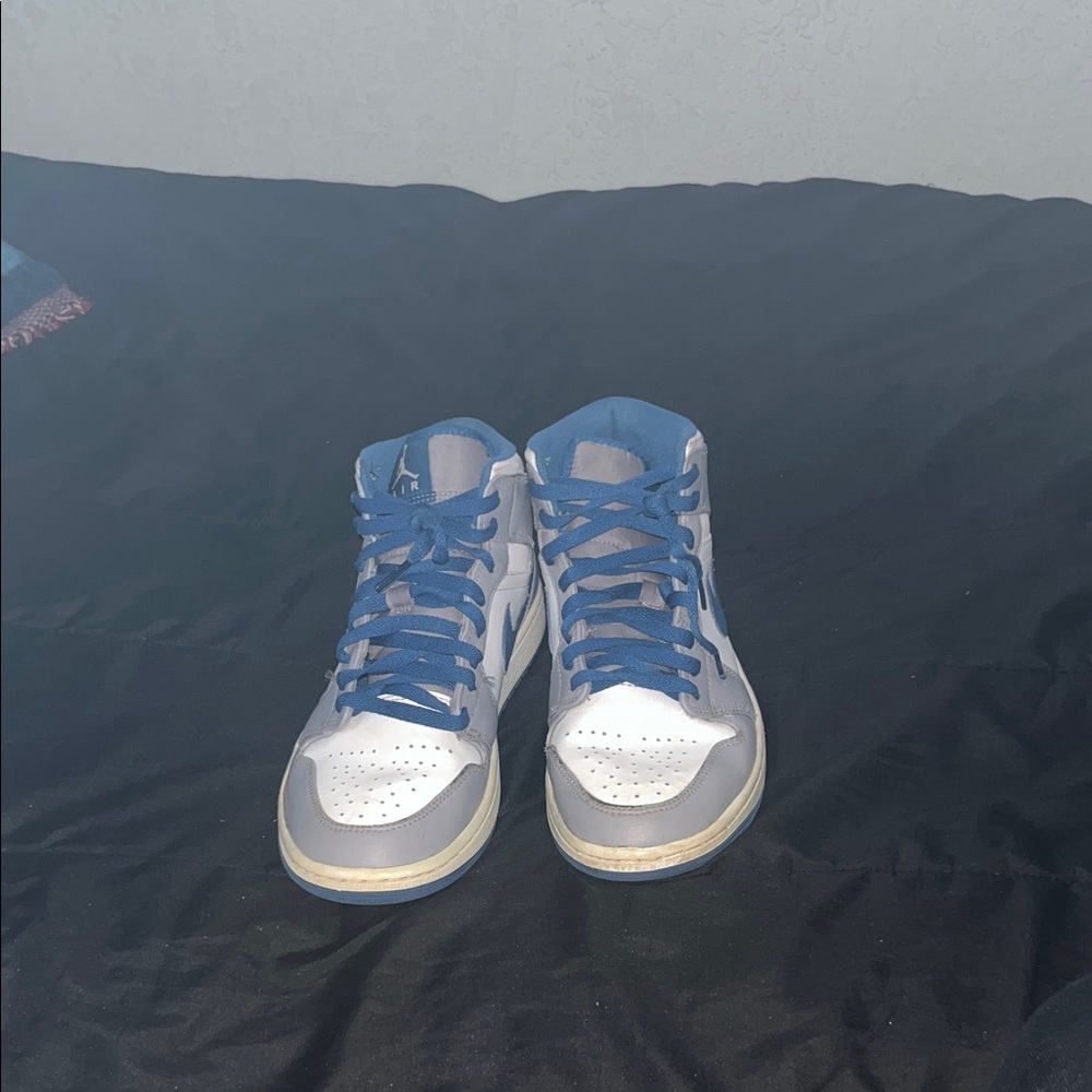 Jordan Sneakers in Blue and White